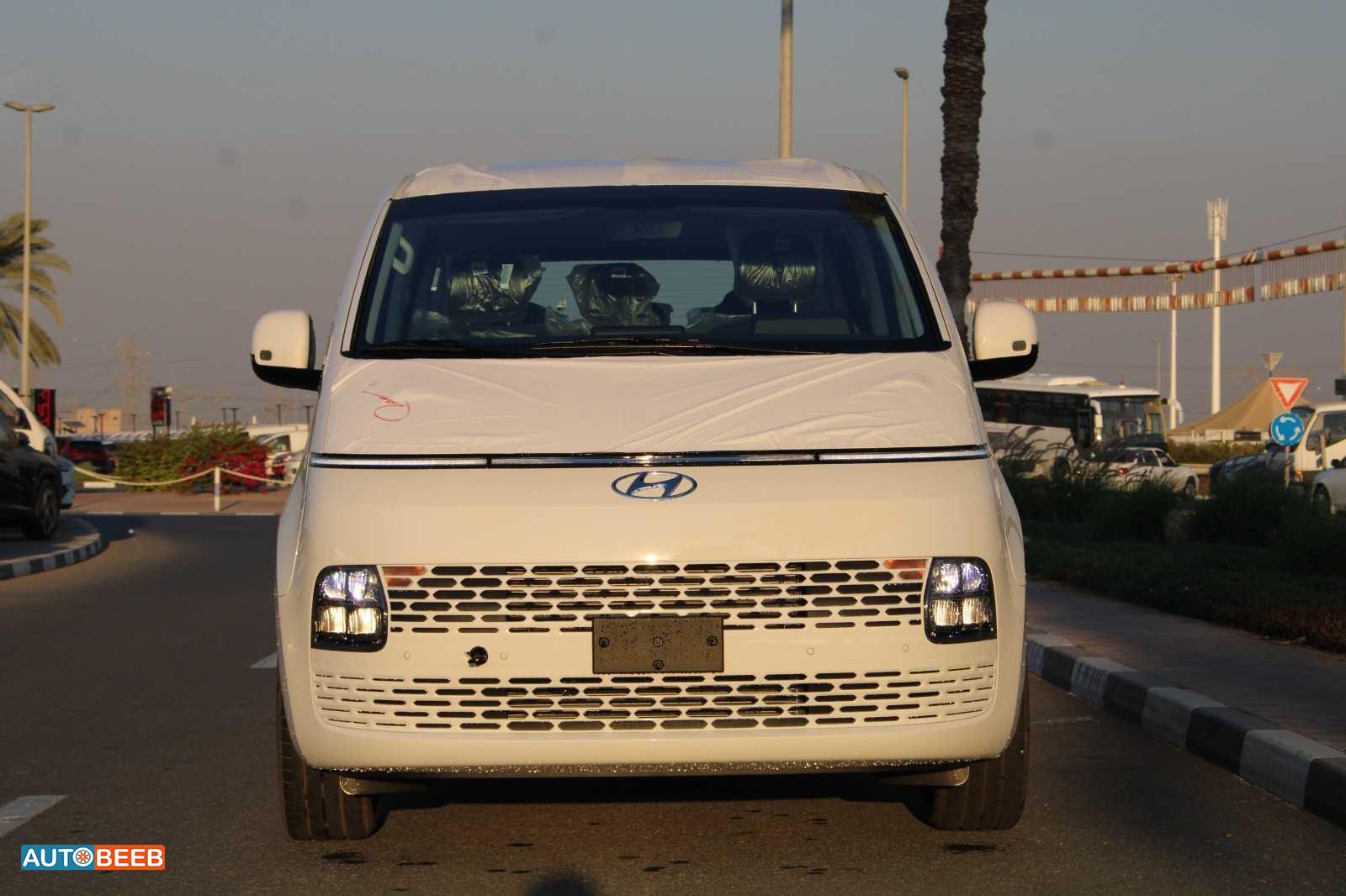 Minibus Hyundai 2025
